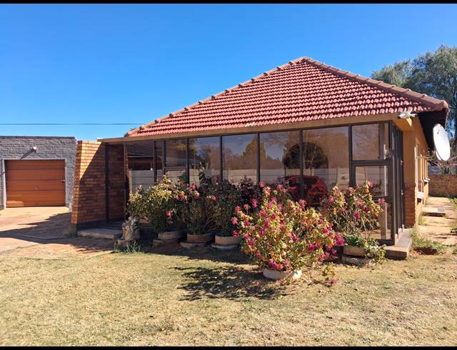 3 BEDROOM FREESTANDING FOR SALE IN STILFONTEIN EXT 4